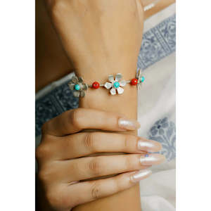 Pulsera de Plata 925 Anokhi con Dijes de Turquesa y Coral, Pulsera de Moda de Una Sola Pieza - Product Image 1