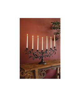 Candelabros decorativos de metal para centros de mesa elegantes de boda con un diseño único de inspiración vintage y estética atemporal. - Product Image 1