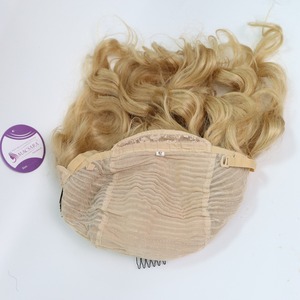 Peluca de cabello humano de alta calidad Frontal de encaje 5x5 pulgadas Peluca 18 pulgadas Color Rubio Cabello ondulado natural Cutícula alineada - Product Image 3