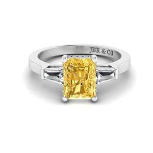Anillo de compromiso de tres piedras de plata 925 chapado en oro con diamante radiante de Color amarillo para mujer, proveedor de joyería fina, novedad - Product Image 1