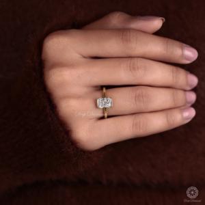 Bague de fiançailles de luxe avec diamant radiant Cut Lab Grown Ensemble demi-lunette EF VS Clarity Bague de mariage solitaire en or 14 carats Akshar Elite - Product Image 2