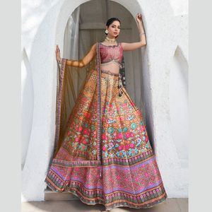 LehengaCholi en soie imprimée multicolore collé à la main Siroksi Work Ethnic Designer Wear pour les fêtes Quantité en vrac de l'Inde - Product Image 1