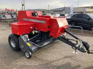 Presse à balles carrée Massey Ferguson SB 1840 d'occasion pour la récolte de céréales, maïs, blé, riz, arachides, pommes de terre - Product Image 5