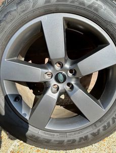 Ahora en venta: Juego de 4 llantas y neumáticos de aleación para Land Rover Defender. - Product Image 4