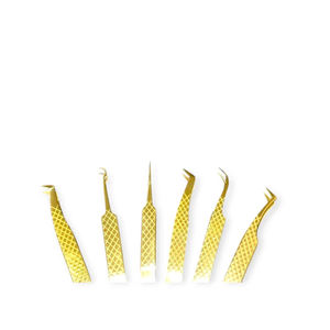 Pince à épiler professionnelle pour l'extinction des cils avec pointe en fibre, revêtement noir doré, emballage et logo personnalisés - Product Image 6