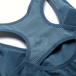 Soutien-gorge de sport à maintien élevé, conçu avec un tissu extensible et une coupe sécurisée pour la course à pied, le yoga et les activités de fitness. - Product Image 5