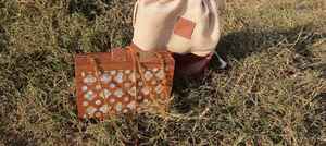 Sac à main élégant en bois avec incrustation de nacre, imprimé jacquard, motif arabe, cadeau moderne pour l'Aïd et le Ramadan, fait main, personnalisable - Product Image 4