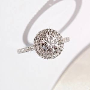 แหวนหมั้นเพชร CZ รัศมีสีขาวทรงกลม8มม. ชุบทองเงินเครื่องประดับแต่งงานแบบคลาสสิกสำหรับเจ้าสาว - Product Image 1