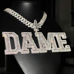 Qualité supérieure Tendance VVS Moissanite Diamant Pendentif Hip Hop Conception Personnalisée avec Placage Or Meilleur Prix Fournisseur Offert - Product Image 2