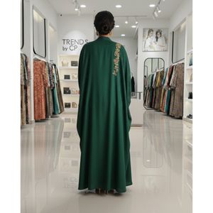 Ensemble de robe formelle pakistanaise en deux pièces |   Abaya verte avec robe intérieure beige |   Tendances par CP - Product Image 6
