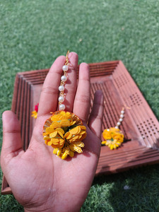 Bijoux ethniques traditionnels faits à la main, écologiques, floraux assortis, Maang Tikka, accessoires de mariée, accessoires de demoiselle d'honneur, pour Haldi et Mehndi - Product Image 2
