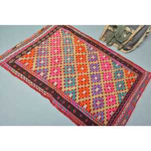 Tapis Kilim turc vintage 3,5x4,8 pieds, tapis oriental en laine avec accents rouges - Product Image 4