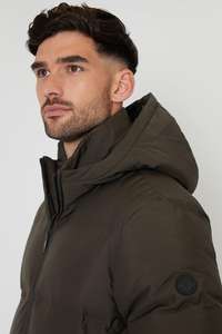 Vente en gros Logo personnalisé Veste bouffante à capuche ajustable avec fermeture éclair Veste pour homme matelassée Chaleur extrême en hiver - Product Image 2