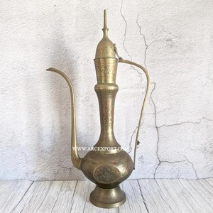 Dallah en métal arabe en laiton avec un design unique gravé pour l'utilisation de service de café et de thé sur la table de restaurant d'hôtel - Product Image 4