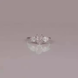 แหวนหมั้นชุบทอง18K ทำด้วยมือทรงวงรีสั่งทำของขวัญเพชรสีชมพูอ่อนสำหรับเด็กผู้หญิง - Product Image 1