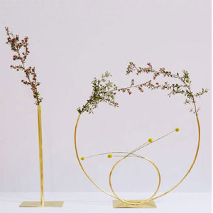 Vase à fleurs en métal doré Art Déco en fer et verre avec dessus de table circulaire - Product Image 3