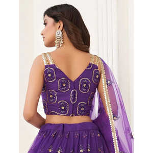 ชุดเลเฮนกาโชลีผ้าตาข่ายปักเลื่อมสีม่วงสุดหรูสำหรับงานแต่งงาน - Product Image 2