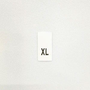 Étiquettes tissées à pli central durables avec logo personnalisé et étiquette de taille pour vêtements et vêtements - Product Image 6