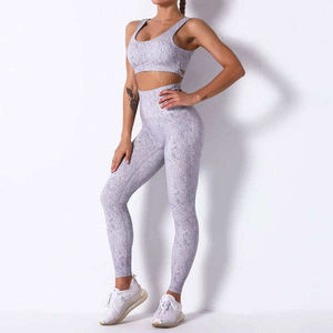 Conjunto de 2 Piezas de Ropa Deportiva de Yoga para Mujer, de Alta Calidad, con Estampado Personalizado, Ligero, de Spandex, con Cuello en V Profundo - Product Image 1