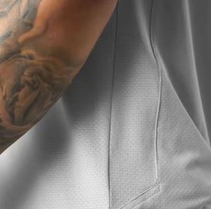 Débardeur d'entraînement à capuche pour hommes, short durable et à séchage rapide, adapté aux entraînements intenses et aux routines de fitness - Product Image 6