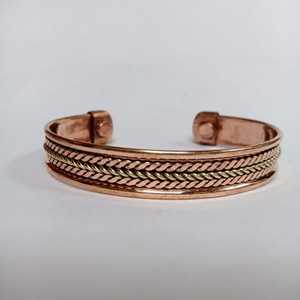 Brazaletes de Moda Personalizados, Regalo para Hombres y Mujeres, Brazalete Magnético de Aleación de Cobre Vintage con Estrella Unisex, Perla de Imitación con Engaste Circular - Product Image 1