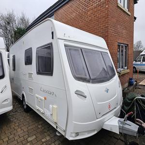 En stock Autocaravanas usadas Remolques de viaje Caravana Camper Trailer Personalizado Usado Camper Trailer Calidad Premium - Product Image 3