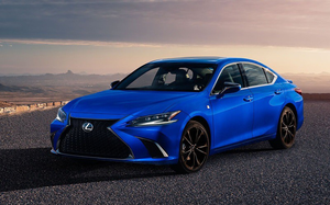 Utilisé pour ES 350 Executive Sedan, intérieur foncé, moteur turbo, sièges en cuir, traction avant, automatique, autonomie de 601 à 700 km, batterie de 90 à 110 kWh - Product Image 5