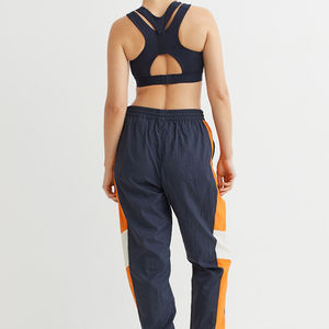 Soutien-gorge de sport sans couture à maintien moyen, polyester et élasthanne, respirant, confortable, léger, grande taille, soutien-gorge de sport pour femmes en vente - Product Image 3