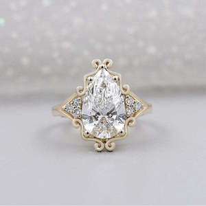 <b>Vintage</b> Yellow <b>Gold</b> Engagement <b>Ring</b> with Unique Pear-Cut Diamond - Product Image 1