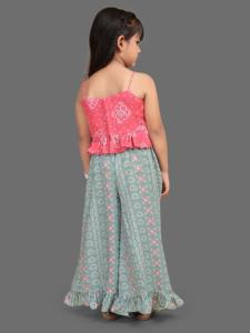 Ensemble Shoryam Fashion pour filles, haut court rose Bandhani et sharara gris - Vêtements ethniques pour enfants, style indo-occidental, fête, mariage, toutes saisons, 2 pièces - Product Image 3