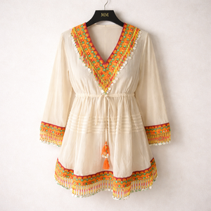 Robe courte évasée traditionnelle en dentelle bohème pour femmes, avec de larges franges, en ivoire, design élégant pour les vacances d'été à la plage - Product Image 1