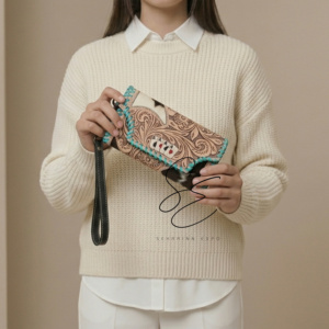 Cartera de mujer de cuero de vaca repujado estilo vintage con diseño de baraja de cartas, color turquesa, con costuras de látigo, tarjetero, monedero tipo clutch y pulsera con cremallera y pelo. - Product Image 2