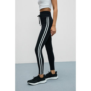 Leggings Urban Beat NORGIA para Mujer, Suaves, Elásticos, con Textura y Ribete en Contraste, con Cordón Ajustable - Product Image 3