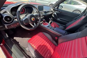 FIAT 124 SPIDER ABARTH 2017 d'occasion, conduite à gauche/droite - Product Image 3