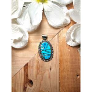 Pendentif Mary Ann Spencer Kingman en turquoise et argent sterling avec technologie d'incrustation à sertissage clos - Product Image 1