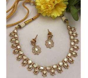Elegante Juego de Collar y Aretes con Piedras Kundan Chapadas en Oro de Primera Calidad para Bodas, Colección para Mujer - Product Image 1