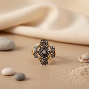 Bague de cocktail vintage pour femme, plaquée or 18 carats, motif floral, sertie de diamants et rubis, pierre centrale taille triangle - Product Image 3