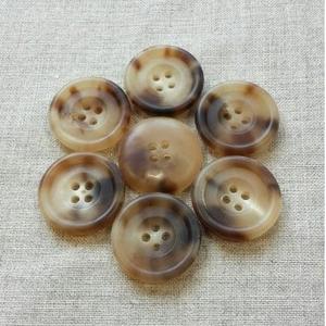 กระดุมเย็บ4รูแตรวัวแบบคลาสสิกสำหรับโปรเจกต์ DIY - Product Image 1