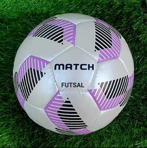 Taille de futsal 4 panneaux pour l'entraînement des équipes de football et les matchs de football Ballons durables pour le futsal - Product Image 1