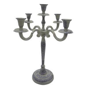 Bougeoir décoratif de Noël à 5 bras en métal bougeoir gris pour la maison et la décoration de table à la main - Product Image 3