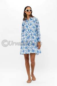 ผลิตจากผ้าฝ้ายโปพลินโครงสร้างเบา ๆ รายละเอียดปุ่มสไตล์เสื้อสวมหัว ปลอกม้วนปรับได้พร้อมตัวปิดปุ่มความยาวกลาง - Product Image 2