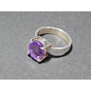 แหวนเงินแท้ 925 ประดับพลอยอเมทิสต์ งานแฮนด์เมด เครื่องประดับธรรมชาติ ของขวัญสำหรับเธอ พร้อมพลอยอเมทิสต์เจียระไน R0119-GS - Product Image 3