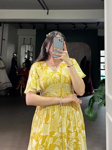 Lancement d'une nouvelle robe moderne de créateur, style occidental, une pièce, en tissu géorgette, imprimé numérique en relief, réversible, décontractée pour femmes, plage - Product Image 6