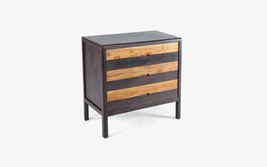 Commode pour chambre à coucher avec un design élégant et intemporel et un grand rangement pour les intérieurs modernes et classiques - Product Image 2