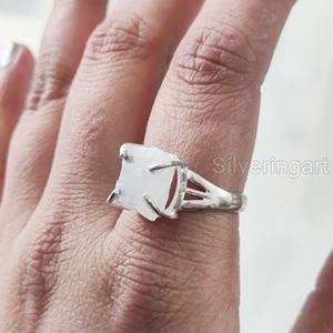 Joyería de piedra cruda, anillo de mujer, piedra lunar de arcoíris en bruto Natural, piedra preciosa, piedra natal de junio, Anillo gitano bohemio, anillo de Plata de Ley 925 - Product Image 4