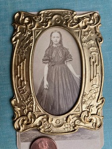 หรูหรารอยัลมองกรอบสีทองตกแต่งภาพผู้ถือภาพบนโต๊ะแสดงสำหรับบ้านสำนักงานกิจกรรมของขวัญและความทรงจำ - Product Image 4