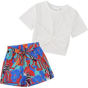 Nueva llegada con logotipo OEM, conjuntos gemelos para niñas, camisetas y pantalones cortos de patrón sólido, chándales cortos de verano - Product Image 1