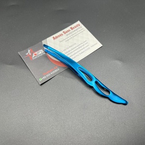 Pinzas de cejas de plasma azul Logotipo personalizado Puntas inclinadas de acero inoxidable Pinzas para cejas Pinzas de belleza para desplumar el cabello - Product Image 1