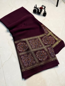 Sari de gasa de musgo opaco pesado de primera calidad con borde de satén Zari y sari blanco de impresión digital Venta al por mayor Ropa étnica - Product Image 3