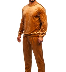 Chándales de terciopelo personalizados de alta calidad para hombres Ropa informal de invierno Transpirable y cálido Diseño OEM de alta calidad - Product Image 2